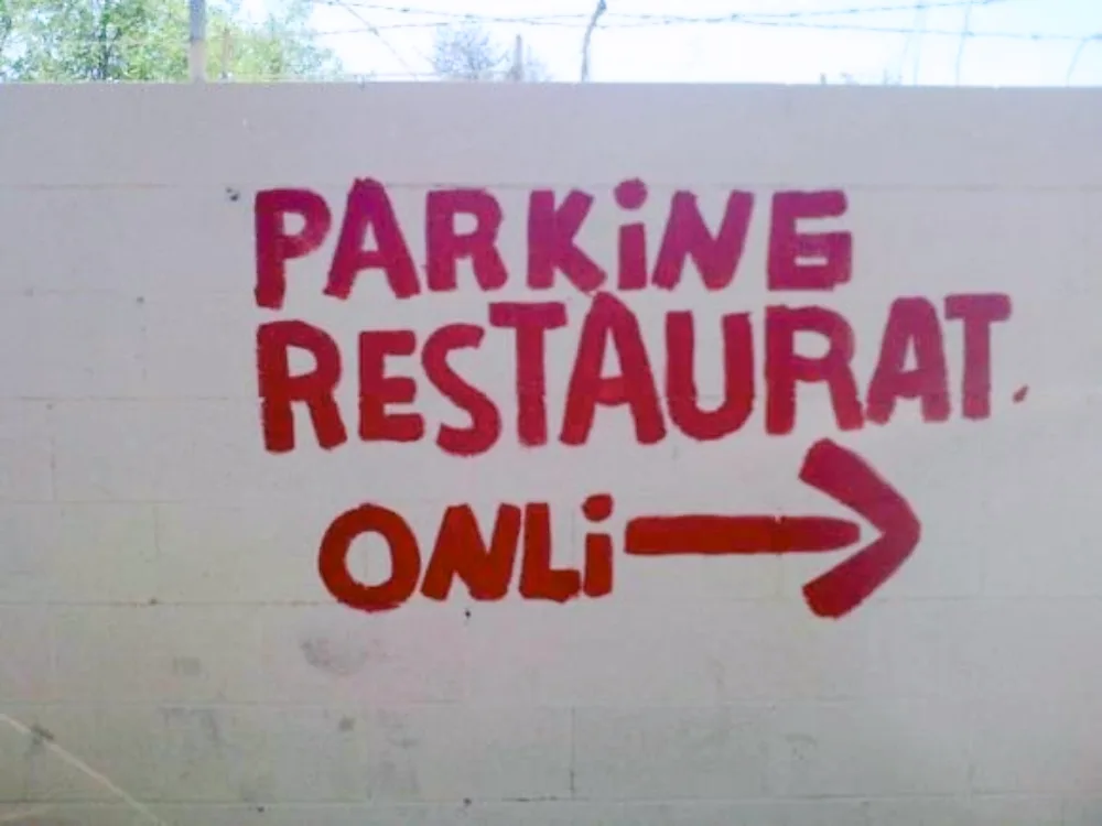 Exclusion Marketing: Misspelled restaurant sign.